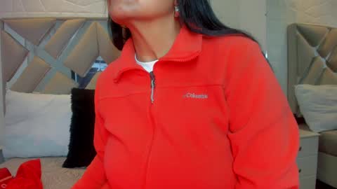 Raquel Moore  online show from 28, 2, 2025