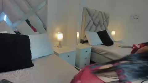 Raquel Moore  online show from 12, 3, 2025