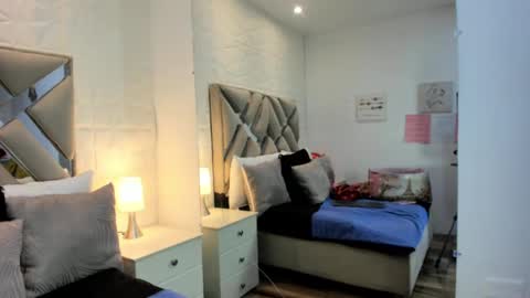 Raquel Moore  online show from 4, 3, 2026