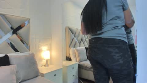 Raquel Moore  online show from 14, 3, 2026