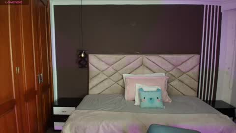 Raquel online show from 15, 2, 2025