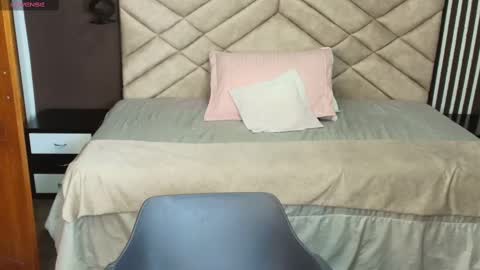 Raquel online show from 5, 3, 2025