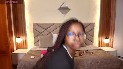 Snapshot of raqueljones_ chatting on 6, 5, 2026 Raquel online show from 6, 5, 2026