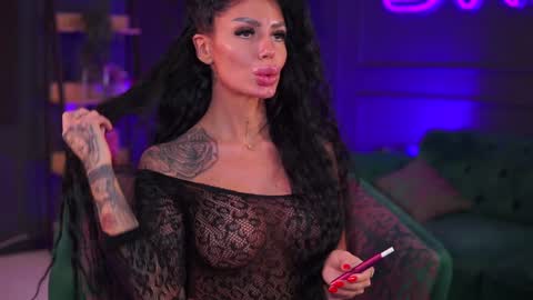 Raquelle online show from 4, 1, 2025