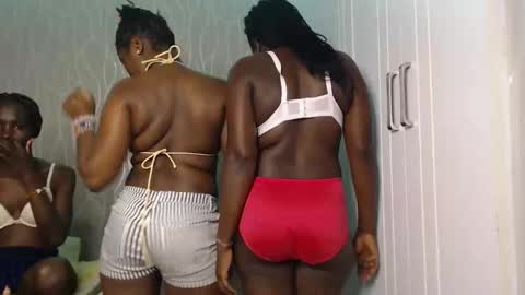 Snapshot of raven_luxe chatting on 17, 11, 2025 Raven online show from 17, 11, 2025