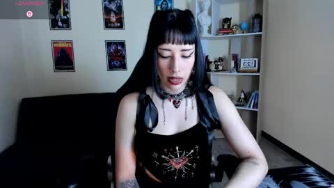 ravenelle_ online show from 28, 4, 2026