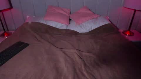 Ravenfox  online show from 8, 4, 2026