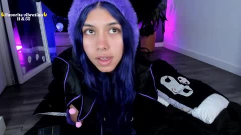 Snapshot of ravenwitch_ chatting on 23, 4, 2026 Raven Witch online show from 23, 4, 2026