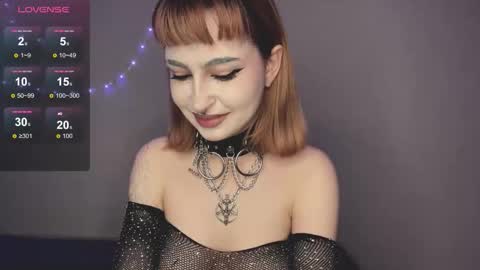 Snapshot of ray_nira chatting on 11, 10, 2025 Sophia - online show from 11, 10, 2025