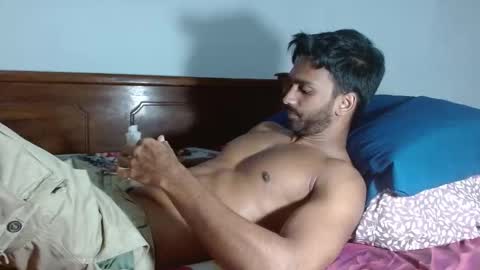 Snapshot of rayannzz chatting on 18, 11, 2025 eyan online show from 18, 11, 2025