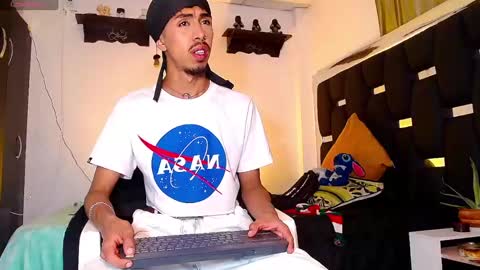 Snapshot of raydevil_ chatting on 23, 12, 2024 Rayn online show from 23, 12, 2024