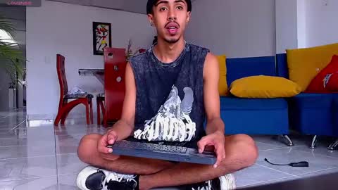 Snapshot of raydevil_ chatting on 4, 1, 2025 Rayn online show from 4, 1, 2025