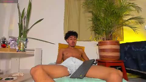 Snapshot of raydevil_ chatting on 7, 3, 2025 Rayn online show from 7, 3, 2025