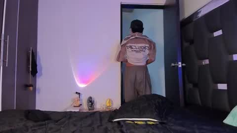 Snapshot of raydevil_ chatting on 18, 9, 2025 Rayn online show from 18, 9, 2025