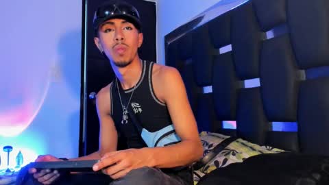 Snapshot of raydevil_ chatting on 30, 9, 2025 Rayn online show from 30, 9, 2025