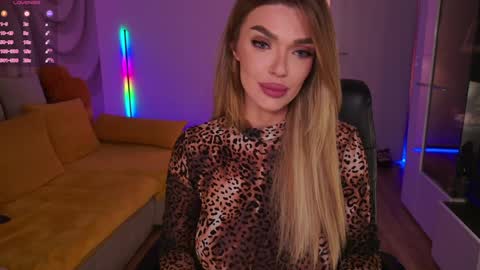 raysalexis19 online show from 31, 1, 2025