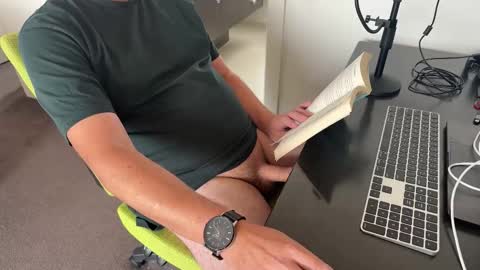 Snapshot of readwithjordanv chatting on 4, 3, 2026 readwithjordanv online show from 4, 3, 2026