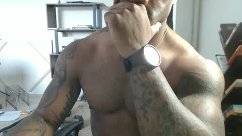 Snapshot of realreyblack chatting on 4, 10, 2025 Rey online show from 4, 10, 2025