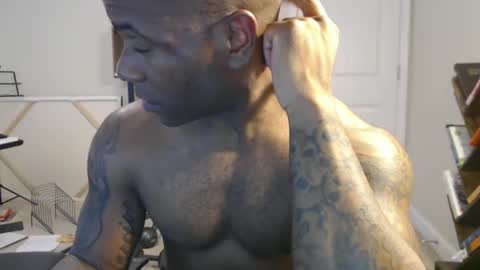 Snapshot of realreyblack chatting on 8, 10, 2025 Rey online show from 8, 10, 2025
