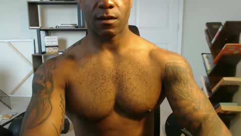 Snapshot of realreyblack chatting on 10, 10, 2025 Rey online show from 10, 10, 2025