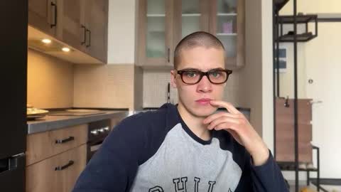Snapshot of realsupermichael chatting on 3, 4, 2026 AliceEve online show from 3, 4, 2026