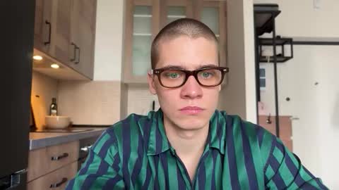 Snapshot of realsupermichael chatting on 8, 4, 2026 AliceEve online show from 8, 4, 2026