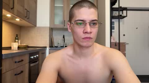 Snapshot of realsupermichael chatting on 9, 4, 2026 AliceEve online show from 9, 4, 2026