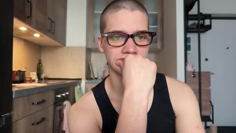 Snapshot of realsupermichael chatting on 14, 4, 2026 AliceEve online show from 14, 4, 2026