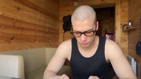 Snapshot of realsupermichael chatting on 30, 4, 2026 AliceEve online show from 30, 4, 2026
