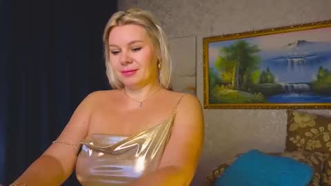 Snapshot of reasonforpassion_ chatting on 14, 11, 2025 Im a little sick. Ill be back soon. online show from 14, 11, 2025