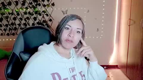 Snapshot of rebbeca09 chatting on 14, 11, 2025 Rebbeca online show from 14, 11, 2025