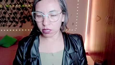 Snapshot of rebbeca09 chatting on 27, 11, 2025 Rebbeca online show from 27, 11, 2025