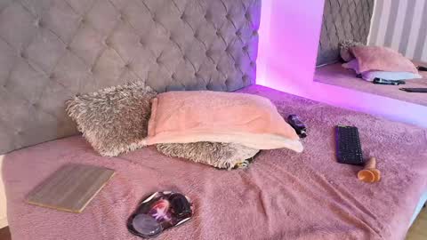 Snapshot of rebeca_cortez1 chatting on 4, 1, 2025 I invite you to my birthday on November 3th  online show from 4, 1, 2025