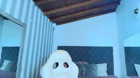 Snapshot of rebeca_cortez1 chatting on 7, 1, 2025 I invite you to my birthday on November 3th  online show from 7, 1, 2025