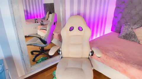Snapshot of rebeca_cortez1 chatting on 12, 1, 2025 I invite you to my birthday on November 3th  online show from 12, 1, 2025