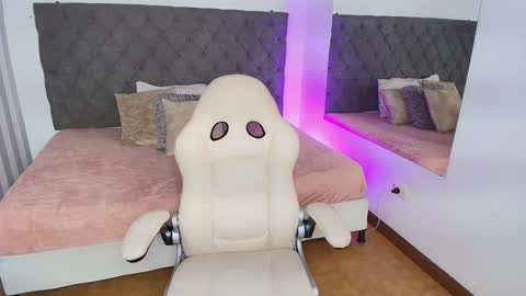 Snapshot of rebeca_cortez1 chatting on 17, 1, 2025 I invite you to my birthday on November 3th  online show from 17, 1, 2025