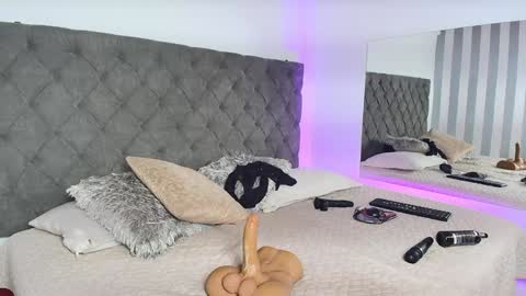 Snapshot of rebeca_cortez1 chatting on 28, 1, 2025 I invite you to my birthday on November 3th  online show from 28, 1, 2025