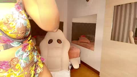 Snapshot of rebeca_cortez1 chatting on 10, 2, 2025 I invite you to my birthday on November 3th  online show from 10, 2, 2025