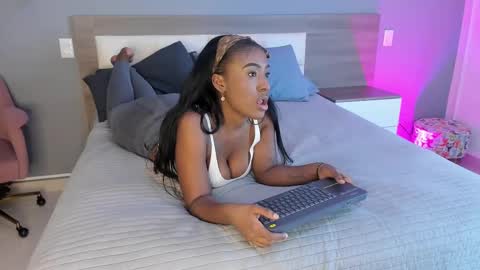 Snapshot of rebeca_cortez1 chatting on 29, 9, 2025 I invite you to my birthday on November 3th  online show from 29, 9, 2025