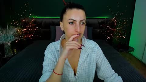 rebecca_diamonds online show from 10, 3, 2025