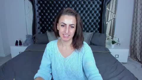 rebecca_diamonds online show from 3, 12, 2025
