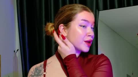 Snapshot of rebecca_lace chatting on 22, 10, 2025 rebecca_lace online show from 22, 10, 2025