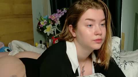 Snapshot of rebecca_lace chatting on 31, 10, 2025 rebecca_lace online show from 31, 10, 2025