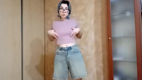 Snapshot of rebeckaaspinwall chatting on 4, 2, 2026 Zoe online show from 4, 2, 2026