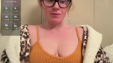 Snapshot of red_head_rosie_69 chatting on 4, 2, 2025 Rosie online show from 4, 2, 2025
