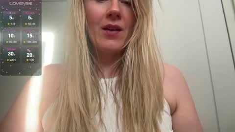 Snapshot of red_head_rosie_69 chatting on 4, 3, 2025 Rosie online show from 4, 3, 2025