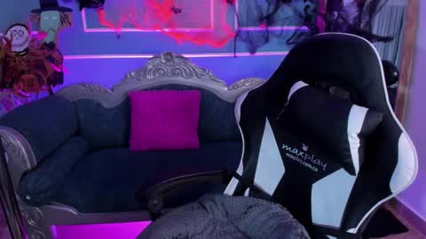     online show from 30, 10, 2025