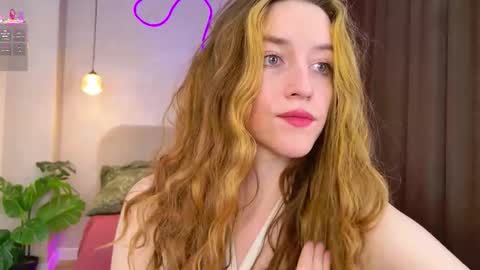 Snapshot of red_summers_bunny_ chatting on 29, 9, 2025 Helen online show from 29, 9, 2025