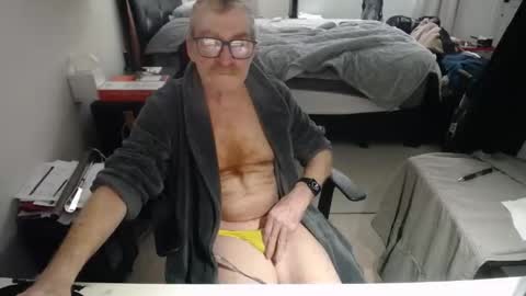 Snapshot of redbare12007 chatting on 15, 5, 2026 Red online show from 15, 5, 2026