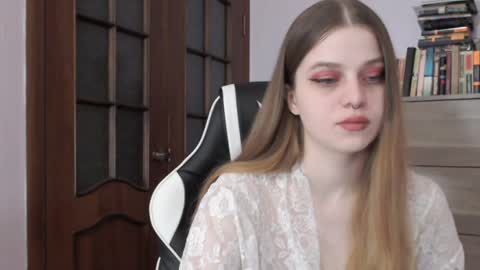 Lily online show from 3, 2, 2025